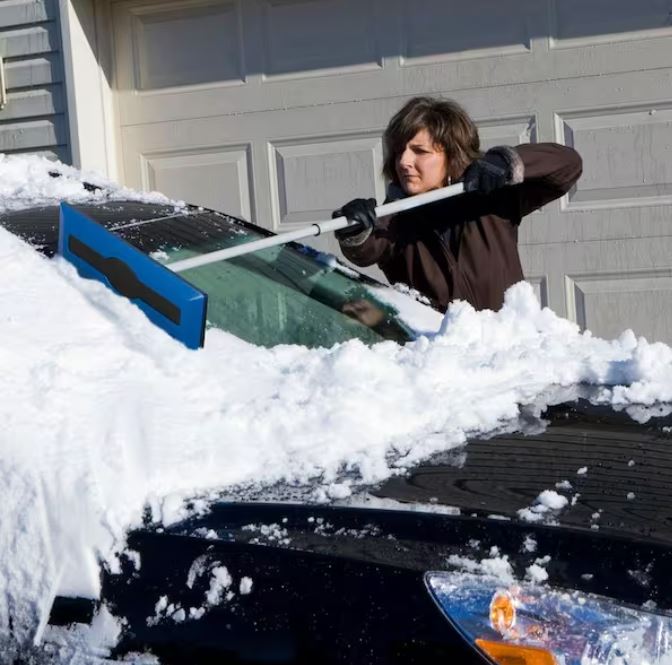 Restored Snow Joe 18 in. Foam Head Snow Broom Plus Plastic Ice Scraper Blade with 52 in. Telescoping Handle (Refurbished)