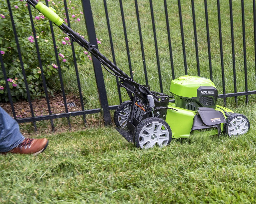 Restored Greenworks LMF413 | 40V 21" Brushless Push Lawn Mower | w/ 5.0Ah Battery & Charger (Refurbished)