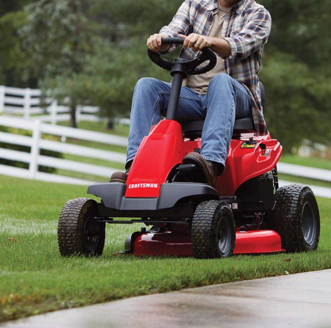 CRAFTSMAN R110 | 30-in Riding Lawn Mower | 10.5-HP Briggs and Stratton Engine | 344cc