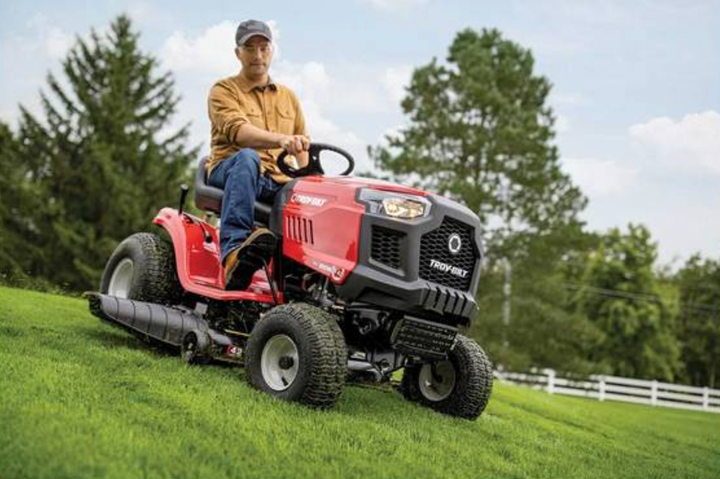 Troy-Bilt Bronco 42 | 42in Riding Lawn Tractor With Mow In Reverse | 19 HP/540cc Briggs & Stratton Intek Engine