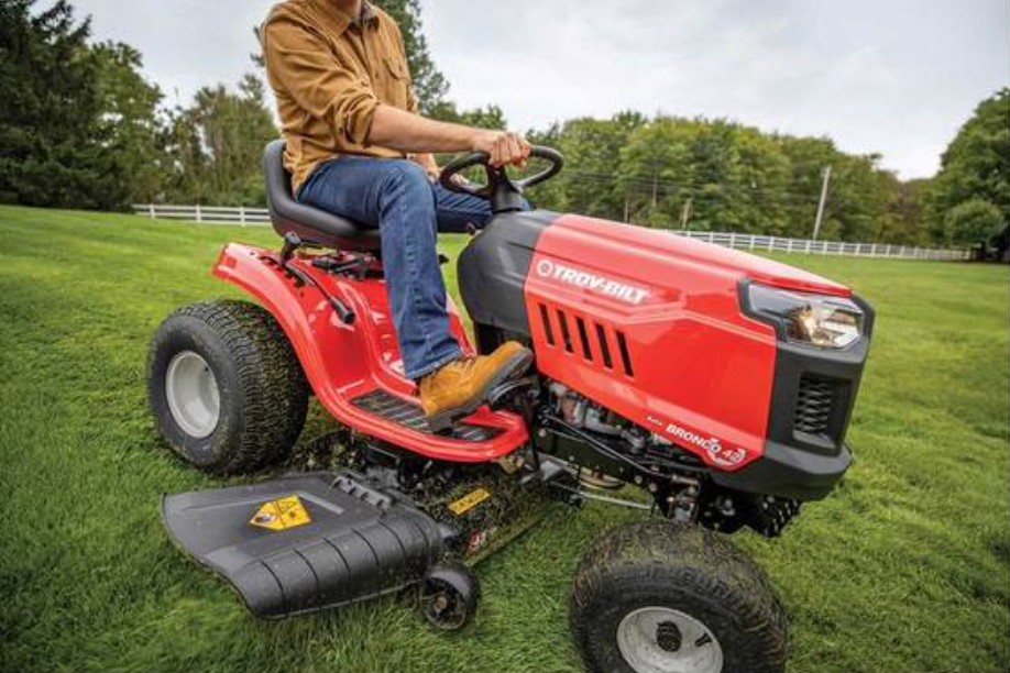 Troy-Bilt Bronco 42 | 42in Riding Lawn Tractor With Mow In Reverse | 19 HP/540cc Briggs & Stratton Intek Engine