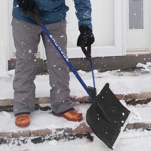 Snow Joe SJ-SHLV20 Shovelution Back Saving Snow Shovel | Poly Blade | 20-in | Purple [Open Box]